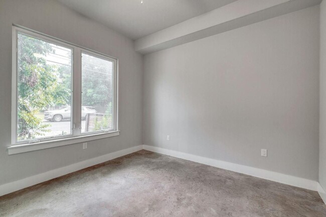 Building Photo - 4814 Harmon Ave