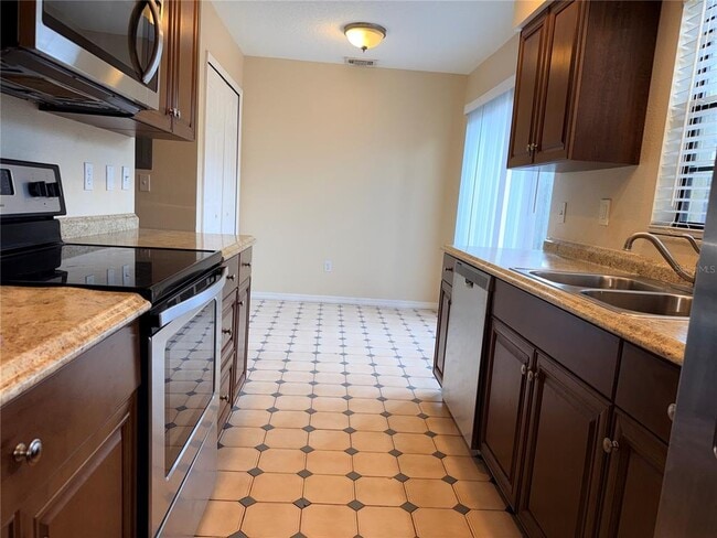 Building Photo - 3220 Oak Lawn Pl