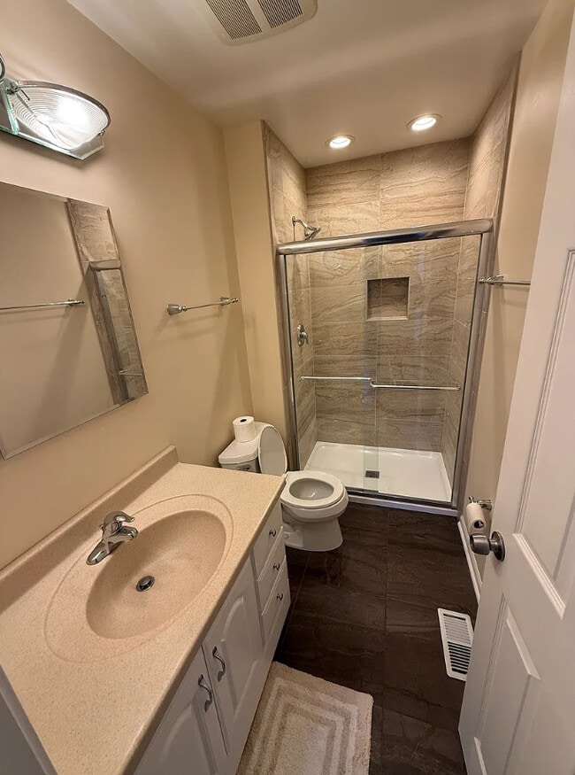 Building Photo - 2950 Northampton Dr