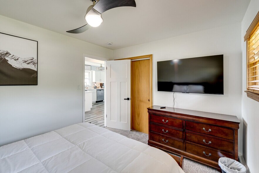 Building Photo - 811 N River Rd