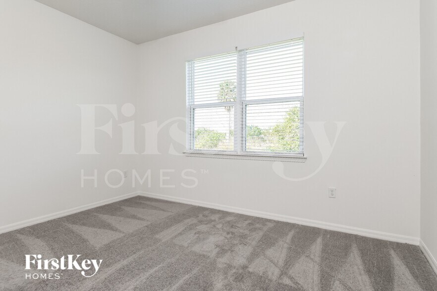 Building Photo - 1224 Spokane Pt