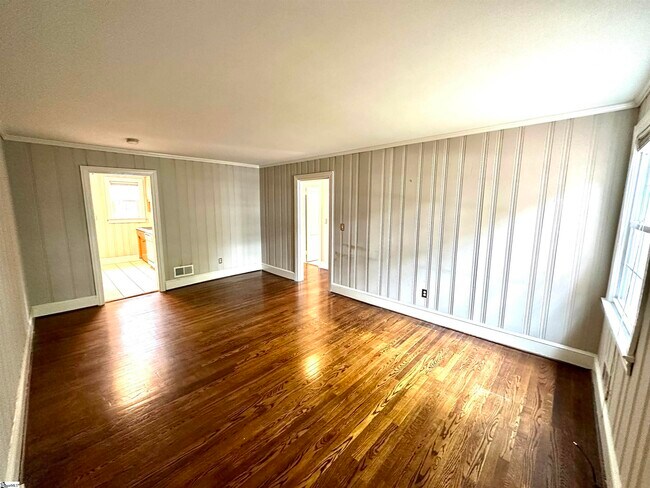 Building Photo - 5 Whitsett St