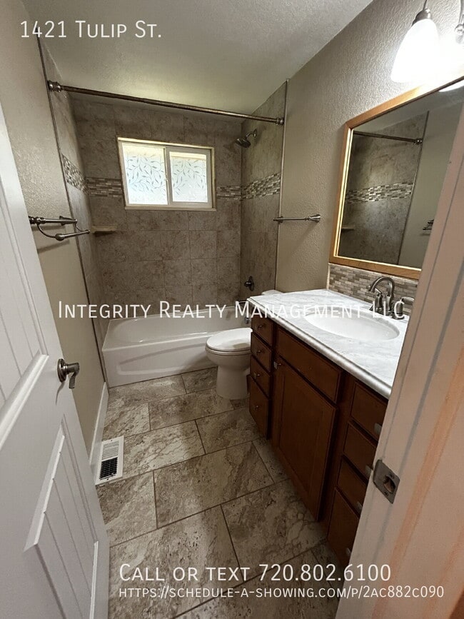 Building Photo - 1421 Tulip St