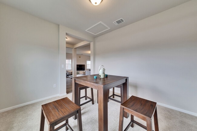 Building Photo - 3422 Couch Dr