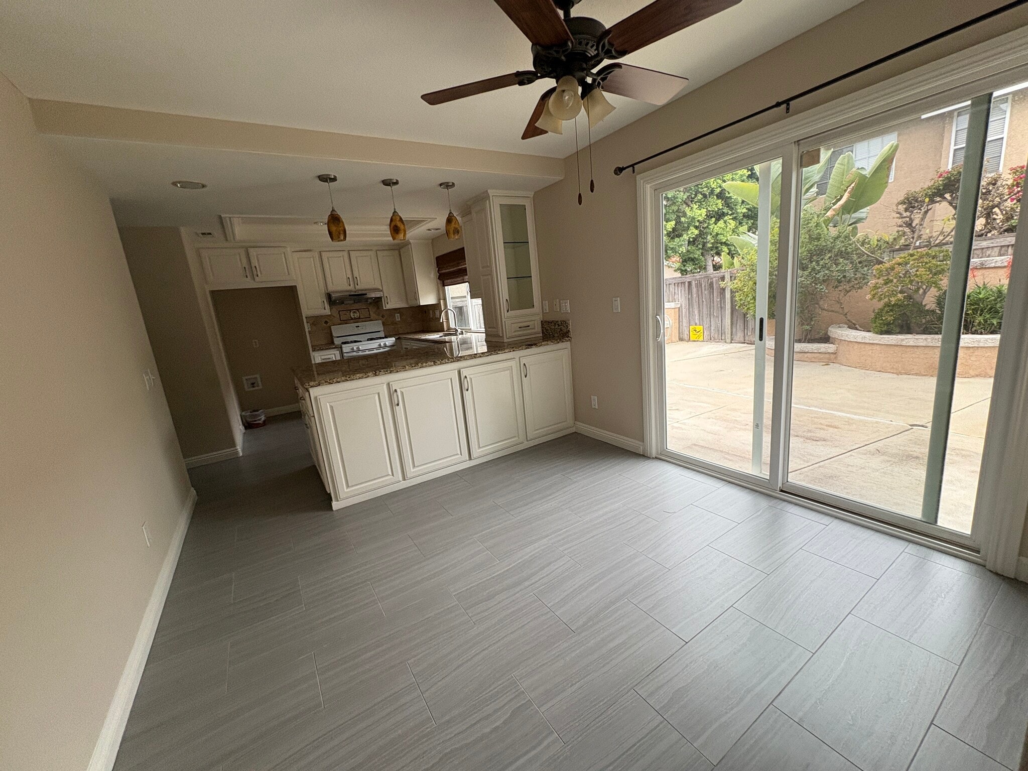 Sliding patio door entry to backyard - 30061 Whitecap