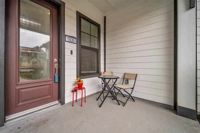 Building Photo - 1535 Park Path Dr