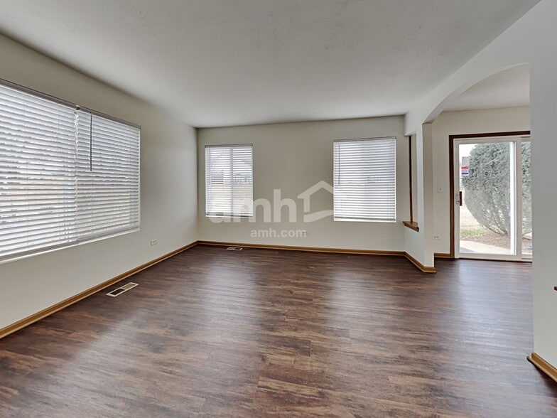 Building Photo - 544 Springwood Dr