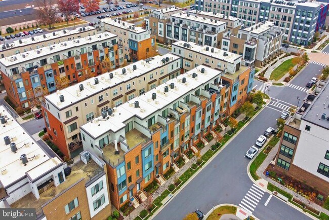 Building Photo - 16199 Columbus Ave