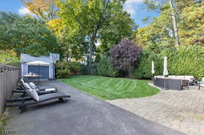 Building Photo - 460 Grove St