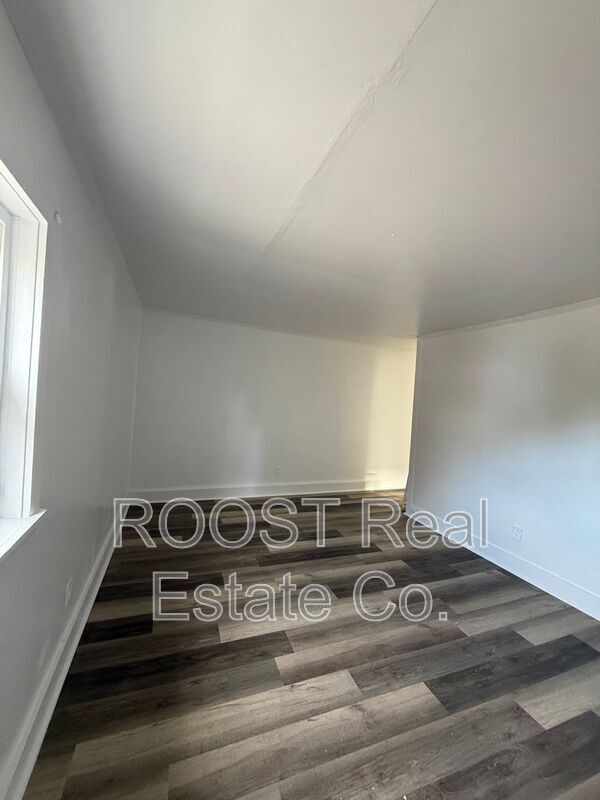 Building Photo - 124 S Chillicothe St