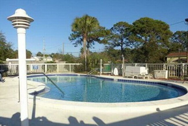 Building Photo - $500 discount on the first month's rent for qualified tenants Quality Waterfront Gated Community ...