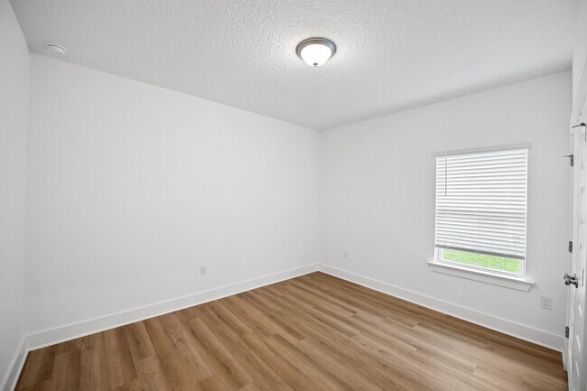 Building Photo - 21073 Teluga Ave