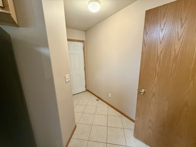 Building Photo - 721 Broderick Dr NE