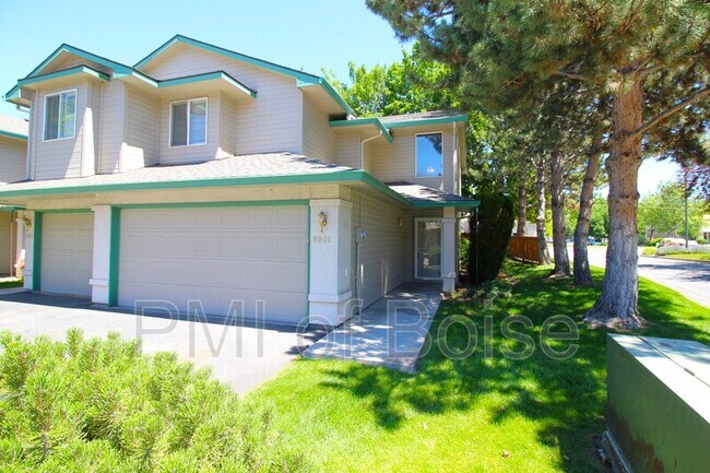Primary Photo - 5801 N Cobbler Ln