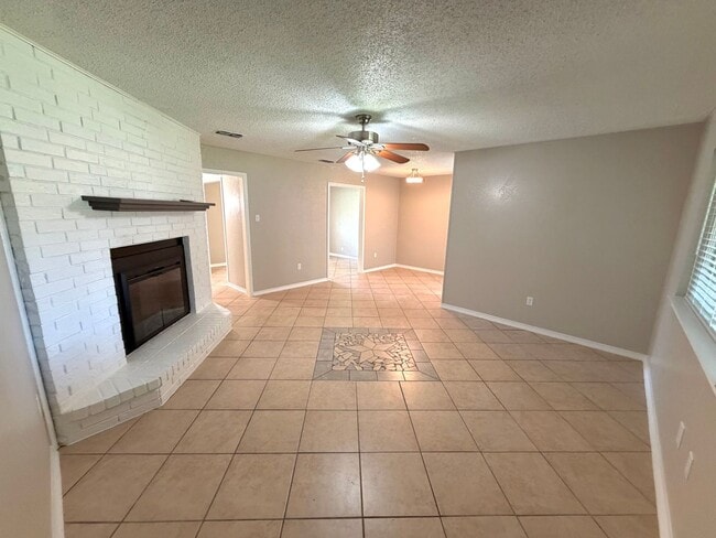 Building Photo - Gorgeous remodeled home in the heart of Cove!!