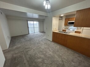 Building Photo - 2 bedroom 1 bath, 2nd floor apartment - Balcony & Central Heat & A/C