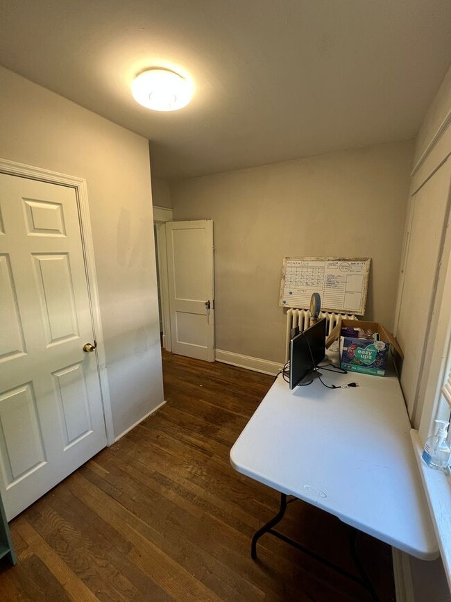 Building Photo - Spacious 4-Bedroom Home