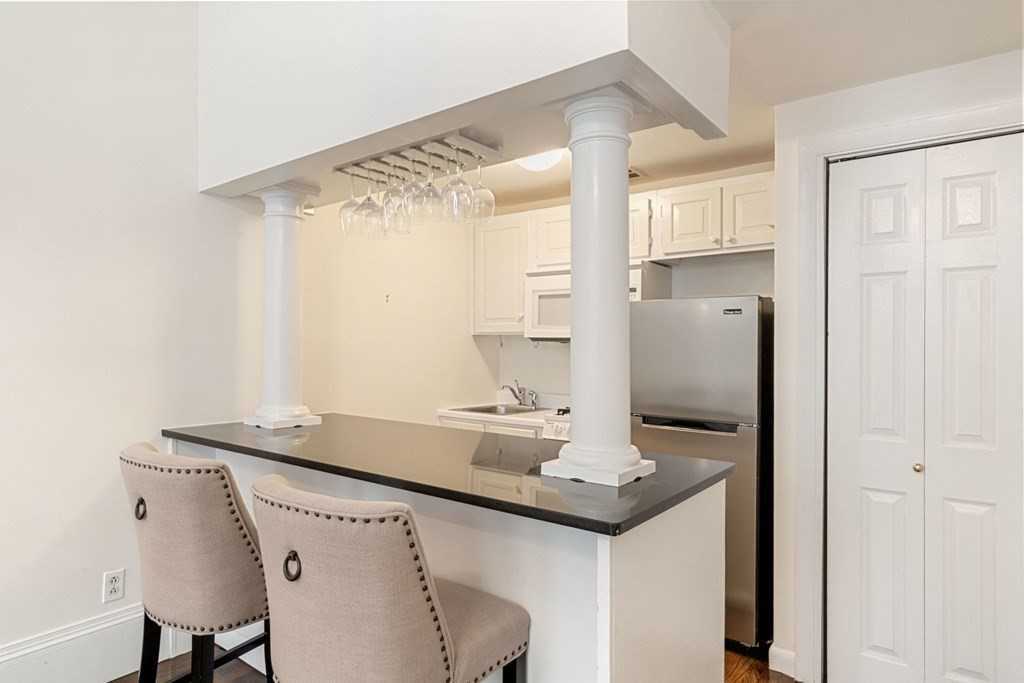 Building Photo - 271 Beacon St