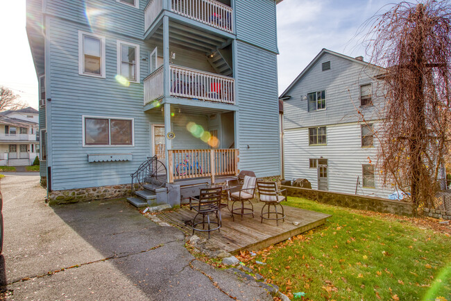 Building Photo - 226 Ledgeside Ave