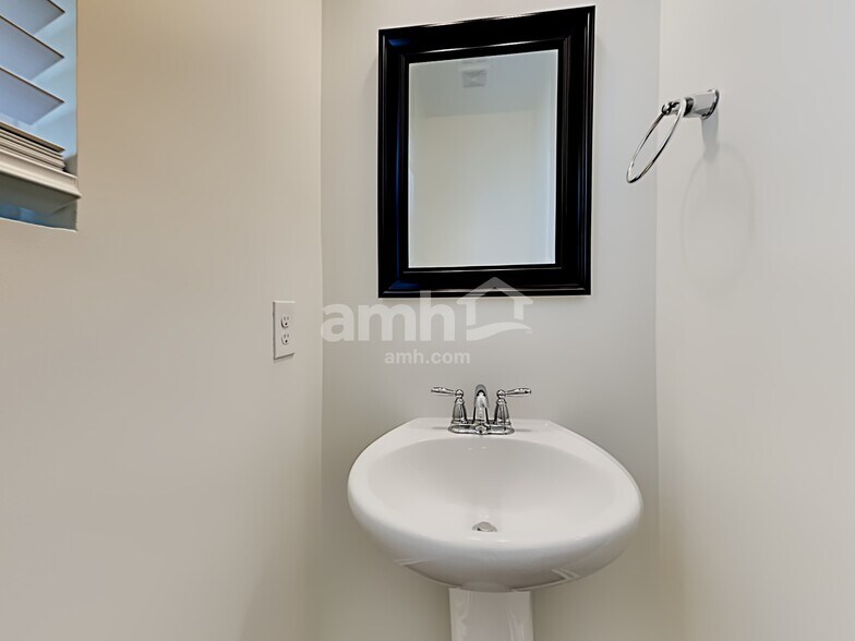 Building Photo - 355 Dunlin Dr