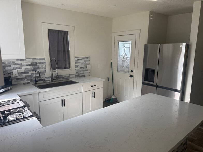 Primary Photo - 1304 E 9th St