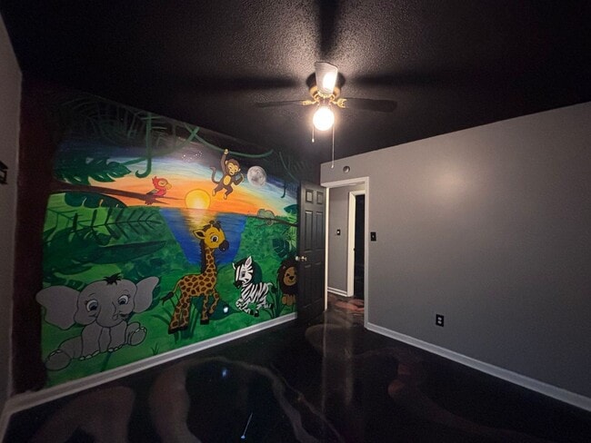 Building Photo - This is a must see!