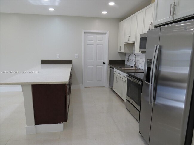 Building Photo - 1671 SW 44th Terrace