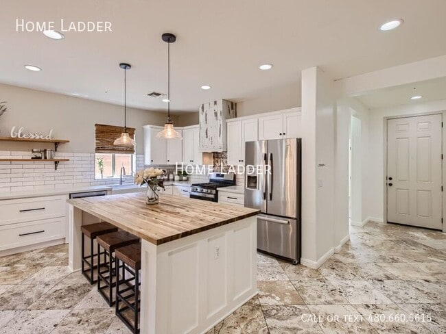 Building Photo - 29683 N 69th Dr