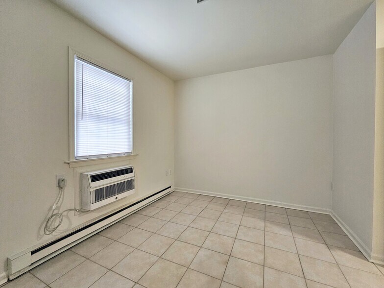 Building Photo - 104 Bradford Dr