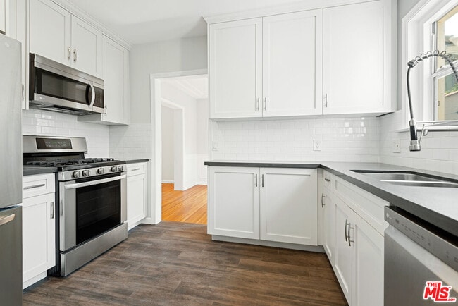 Building Photo - 823 N Edinburgh Ave