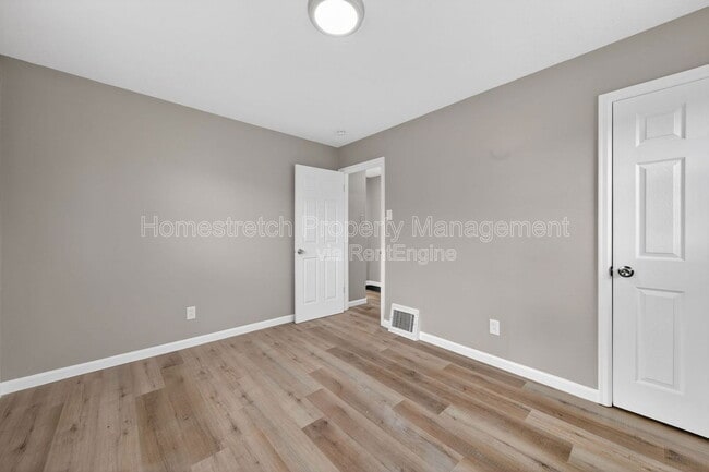 Building Photo - 315 St Anthony Ln