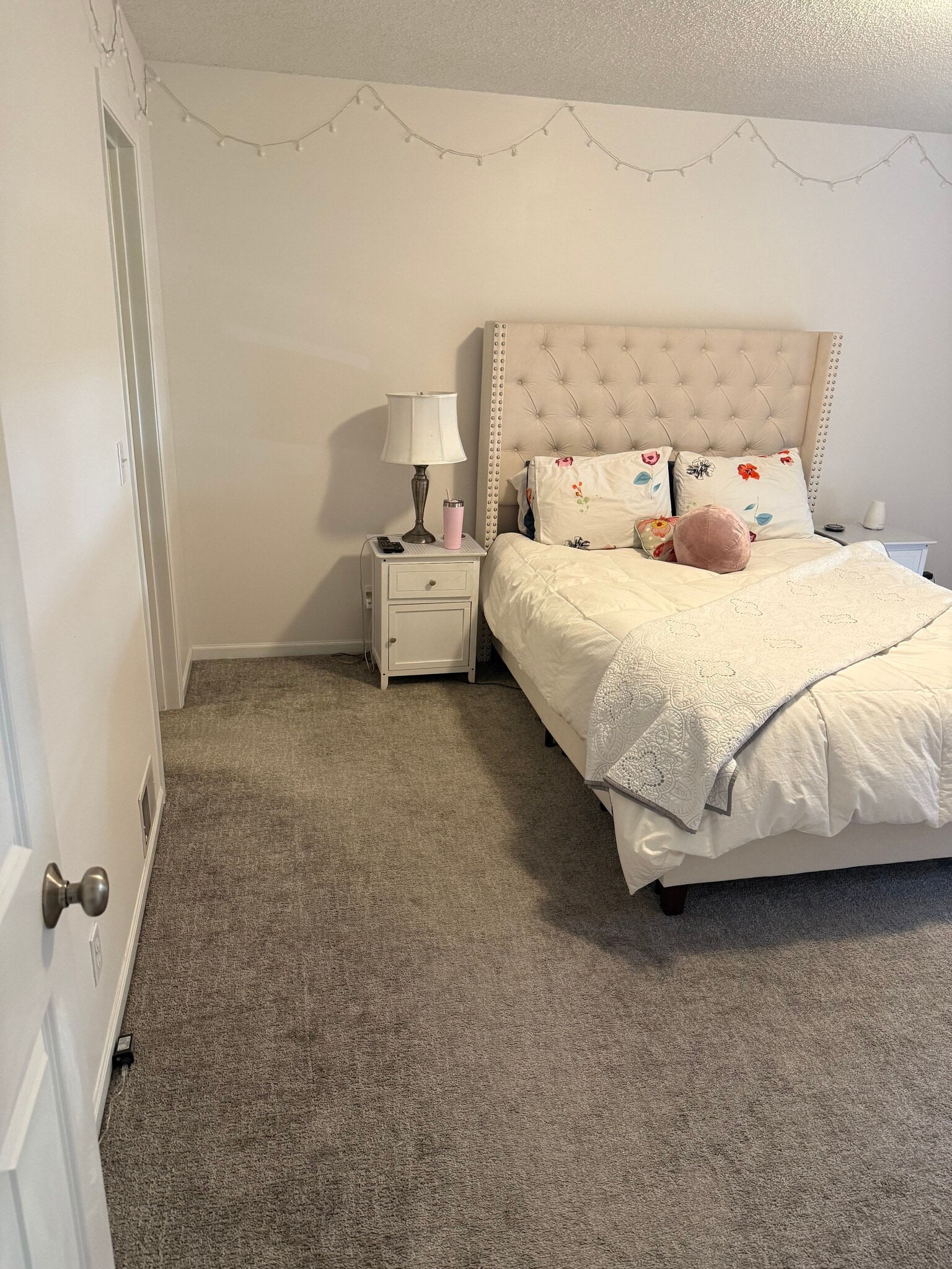 Building Photo - 452 W 84th St