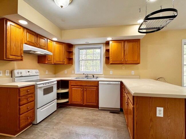 Building Photo - Log Home Nestled in the Woods, Albemarle C...