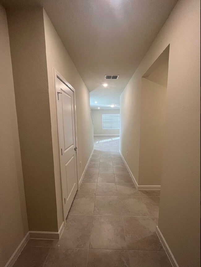 Building Photo - 3074 Green Park Dr