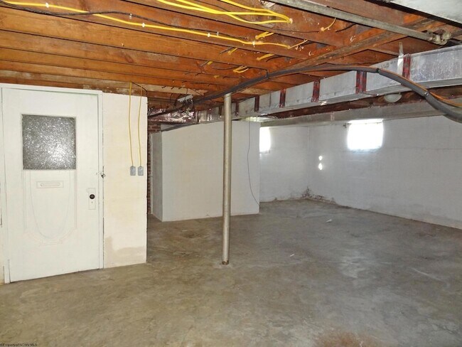 Building Photo - 836 Fairmont Rd