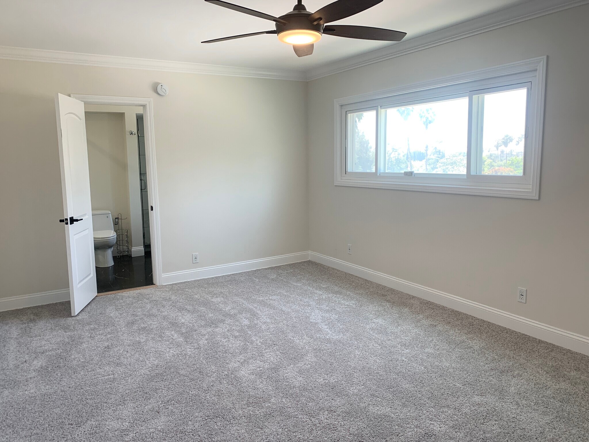 Bedroom w/ensuite Bathroom - 7560 Hollywood Blvd