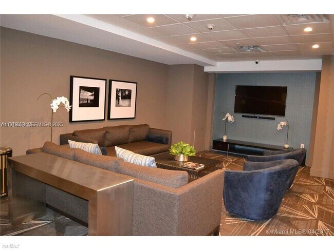 Building Photo - 5701 Collins Ave