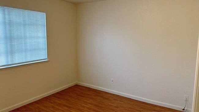 Building Photo - Walking distance to San Joaquin Elementary