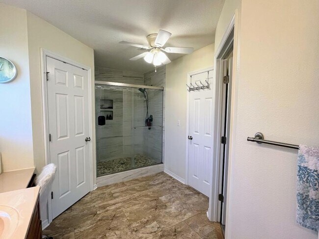 Building Photo - 33 Wheeling Ln