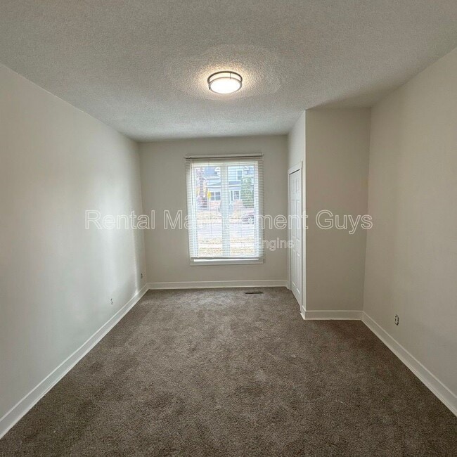 Building Photo - 2631 N Girard Ave