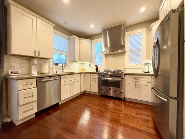 Building Photo - 251 San Pedro Ave