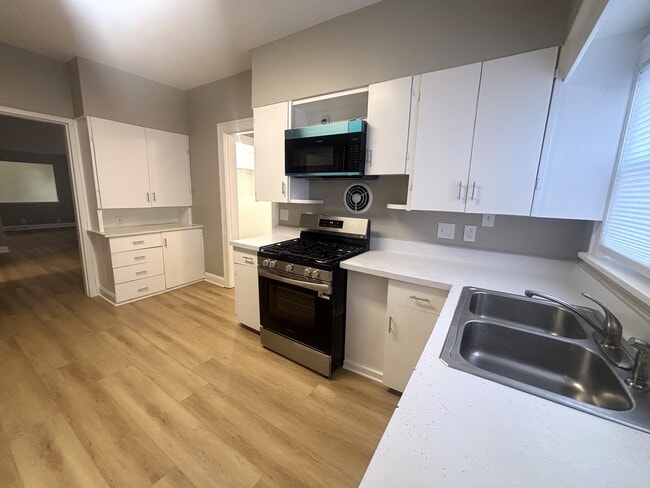 Building Photo - 756 Walnut Ave