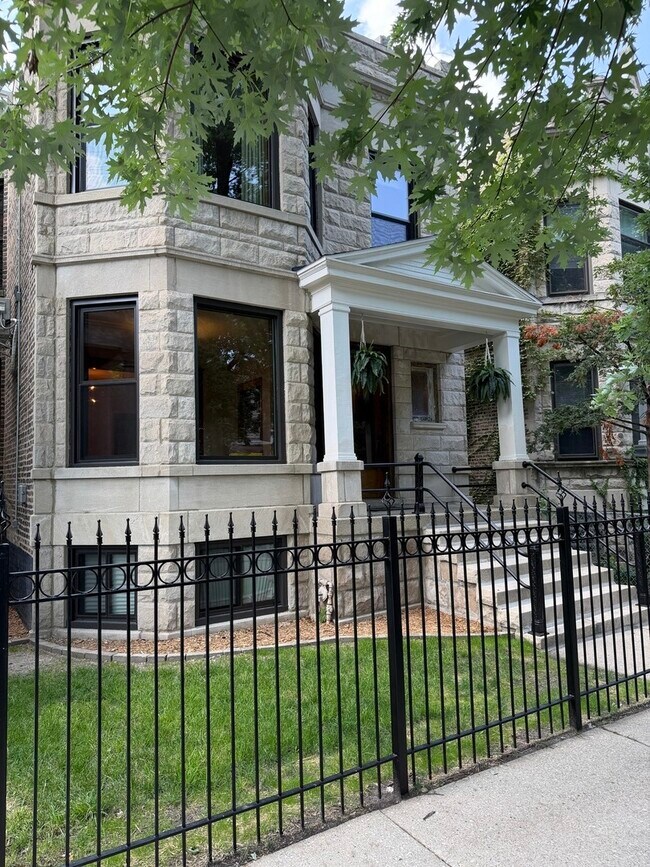 Building Photo - 2036 N Sawyer Ave