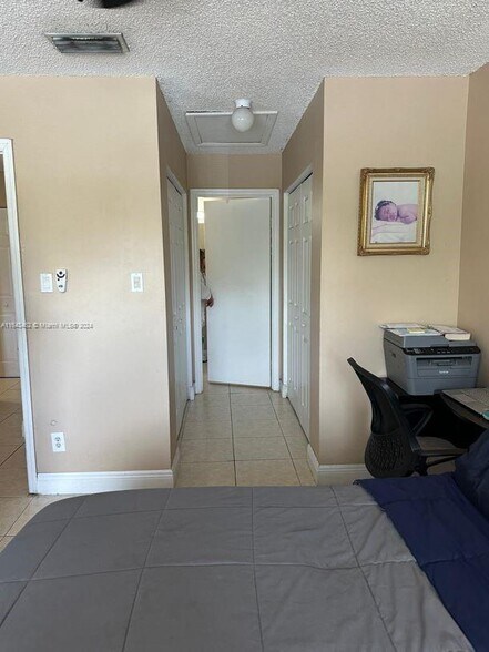 Building Photo - 10521 SW 158th Ct