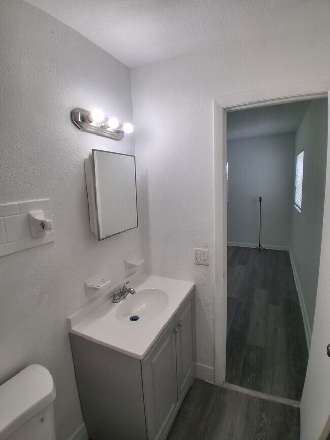 Building Photo - 401 SW 13th Pl