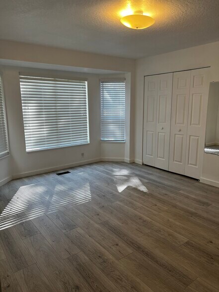Building Photo - 7164 S Ponderosa Dr