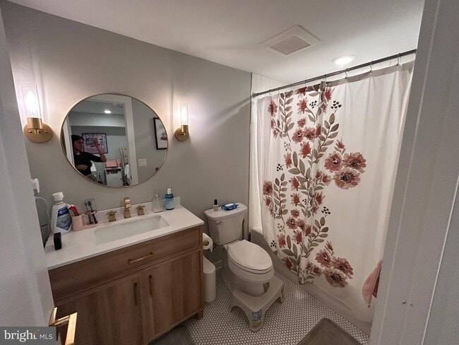 Building Photo - 5830 Henry Ave