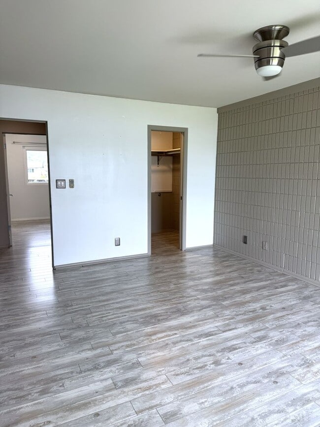 Building Photo - Koko Isle Circle - Renovated 3 bedroom, 2.5 bath townhome with carport