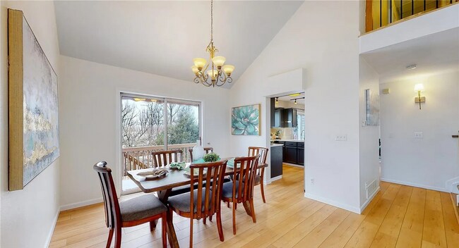 Building Photo - Stunning 5Bed 3.5Bath Modern Home on Spacious Lot in Quiet Boulder Cul-de-Sac