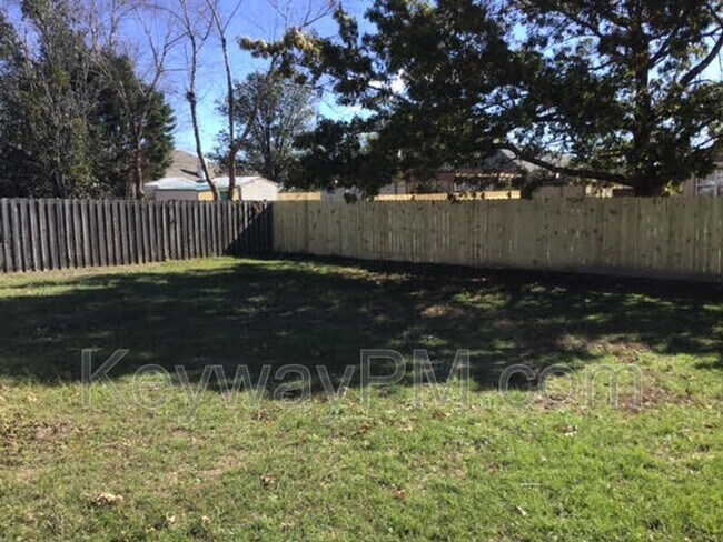 Building Photo - 119 Summerfield Cir